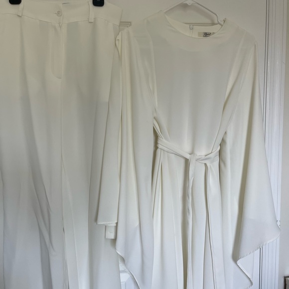 Orange and white colored suits with belts. - Picture 5 of 7